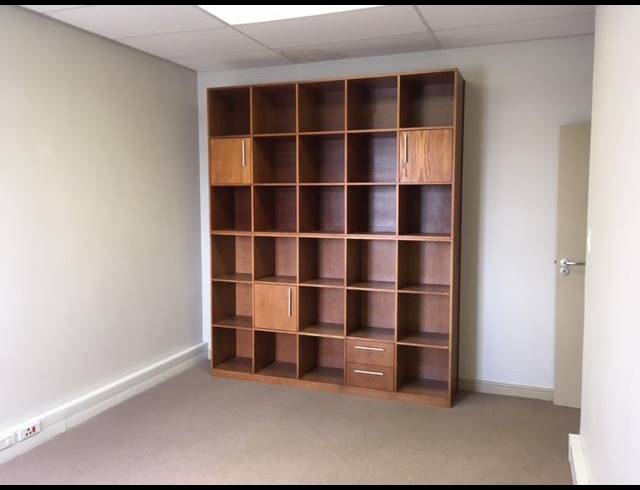 83M² OFFICE RENTED IN WESTLAKE